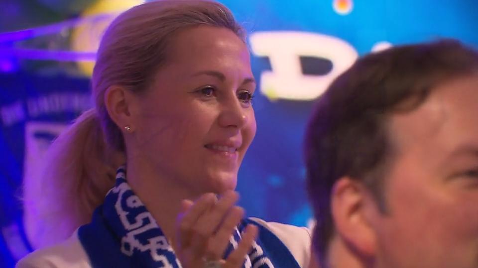 Schunkeln auf einer Karnevalssitzung Bettina Wulffs erster Auftritt nach der Trennung