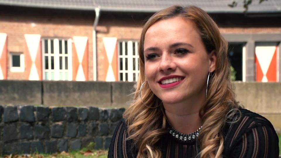 Yvonne plaudert aus dem Nähkästchen Will die Schauspielerin auswandern?