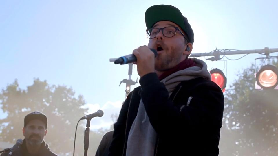 Prominente Stimme Mark Forster performt seinen neuen Song bei GZSZ
