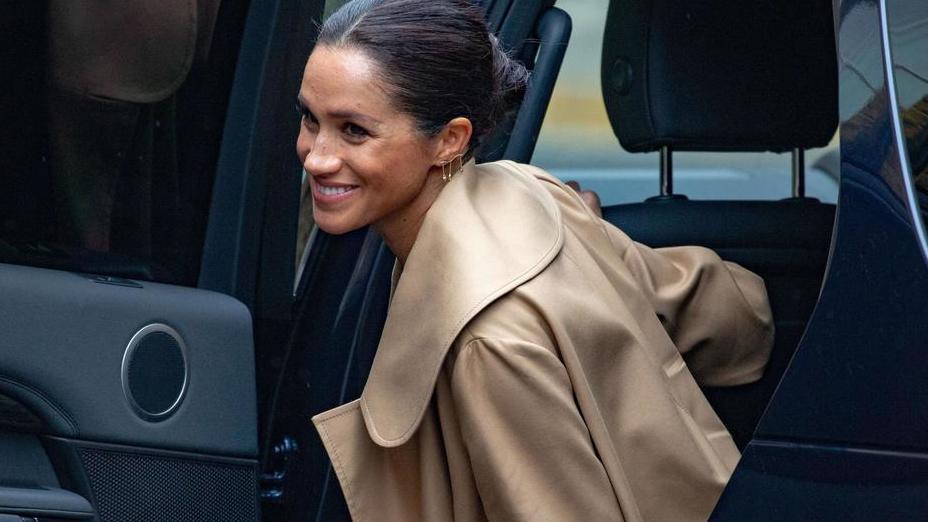 So groß ist ihr Babybauch schon Herzogin Meghan trägt zum ersten Mal Umstandsmode