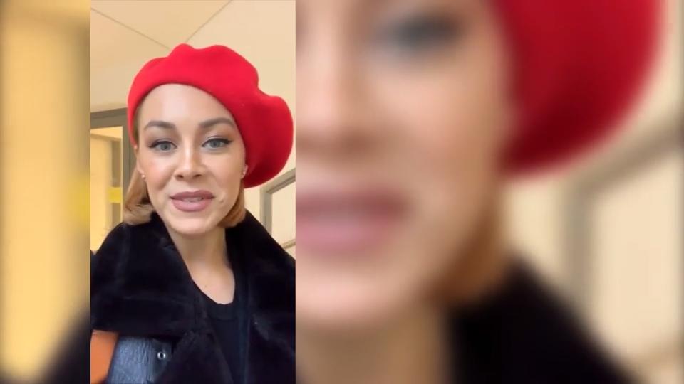 Grüße aus dem Krankenhaus Oana Nechiti hat sich den Zeh gebrochen