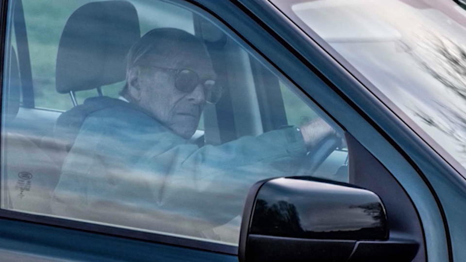 Ehemann von Queen Elizabeth Ohne Gurt: Prinz Philip fährt wieder Auto