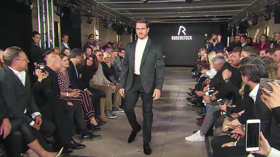 Überraschung bei Fashion Show Helenes Freund Thomas Seitel auf dem Laufsteg