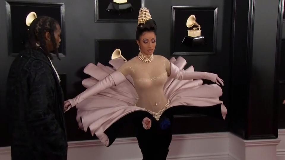 Schrecklich-schöne Outfits Die schrägsten Grammy-Looks