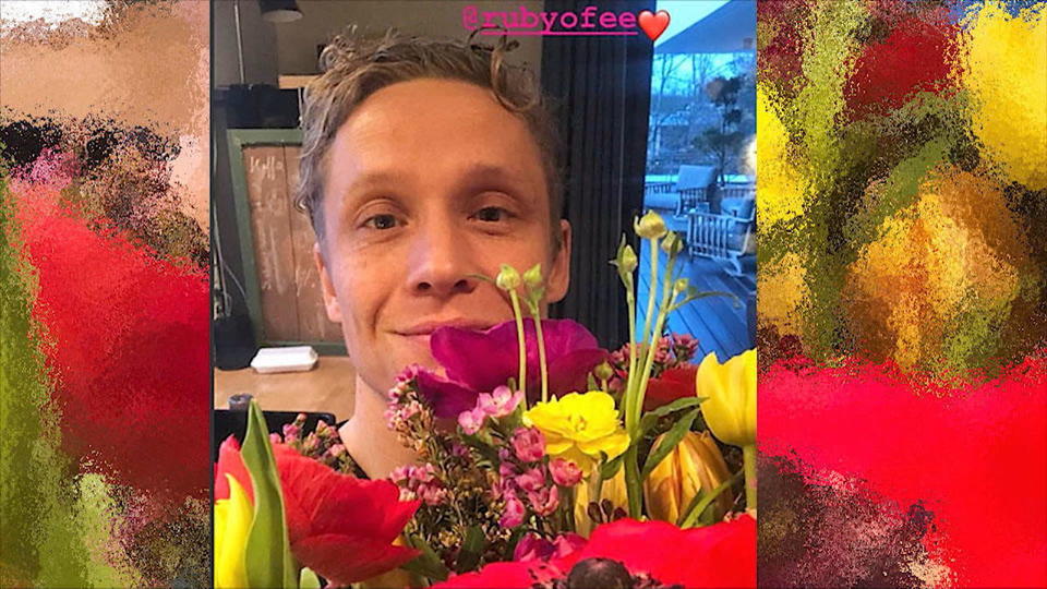 Geschenk seiner Freundin Matthias Schweighöfer: Blumen von seiner Ruby
