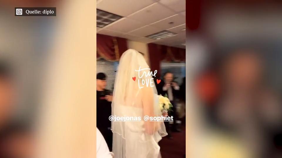 Der Video-Beweis Sophie Turner und Joe Jonas haben "Ja" gesagt