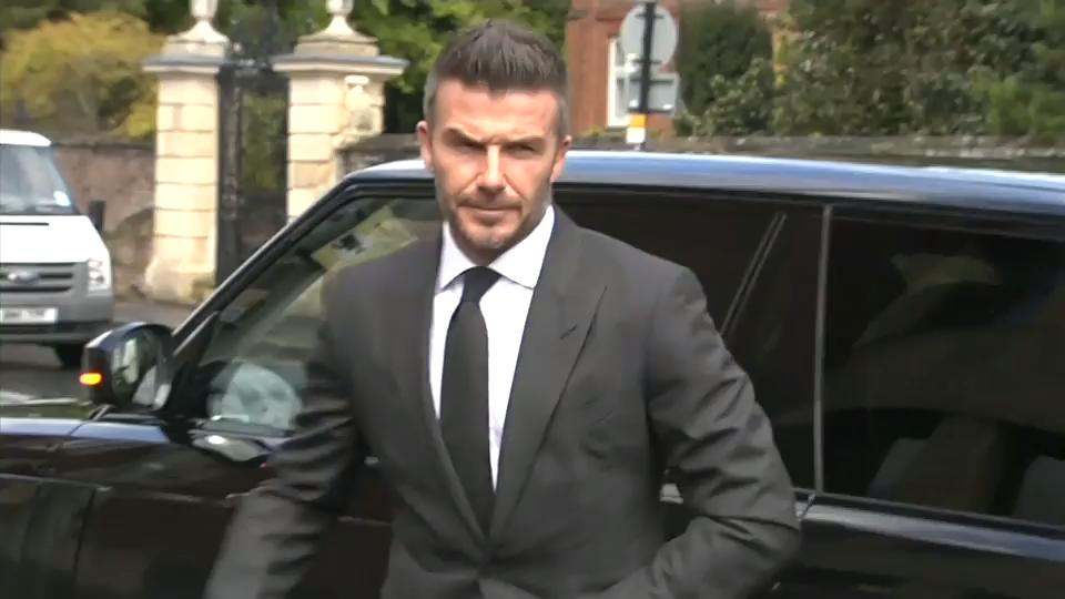 Nix gelernt, David Beckham? Schon wieder mit Handy am Steuer