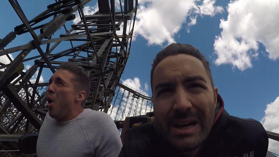 Rasantes Gesangs-Duell Menderes und Joey auf der Achterbahn