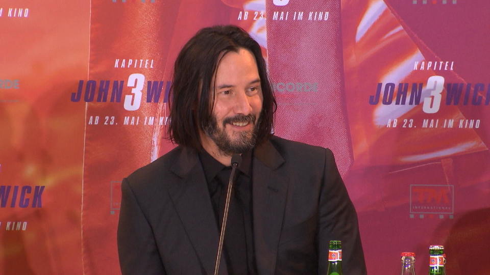 Jetzt findet er es aber gar nicht schlim Keanu Reeves wäre fast kein Action-Star geworden