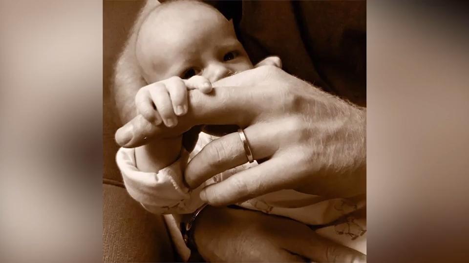 Prinz Harry feiert 1. Vatertag Neues Foto von Mini-Royal Archie Harrison
