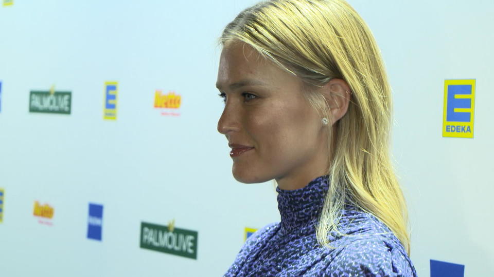 Schwanger mit Kind Nr. 3 Bar Refaeli zeigt ihren Babybauch