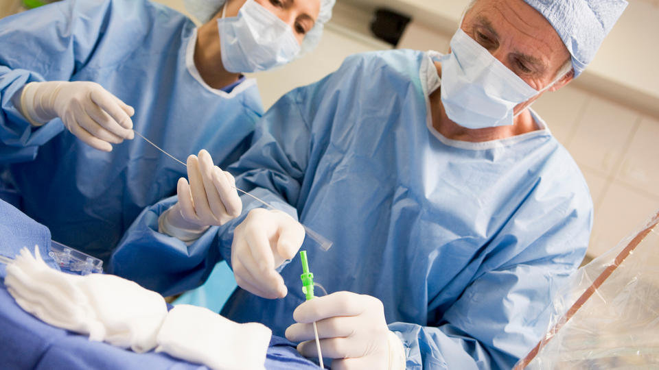Gesundheitslexikon Was passiert bei einer Herzkatheteruntersuchung?