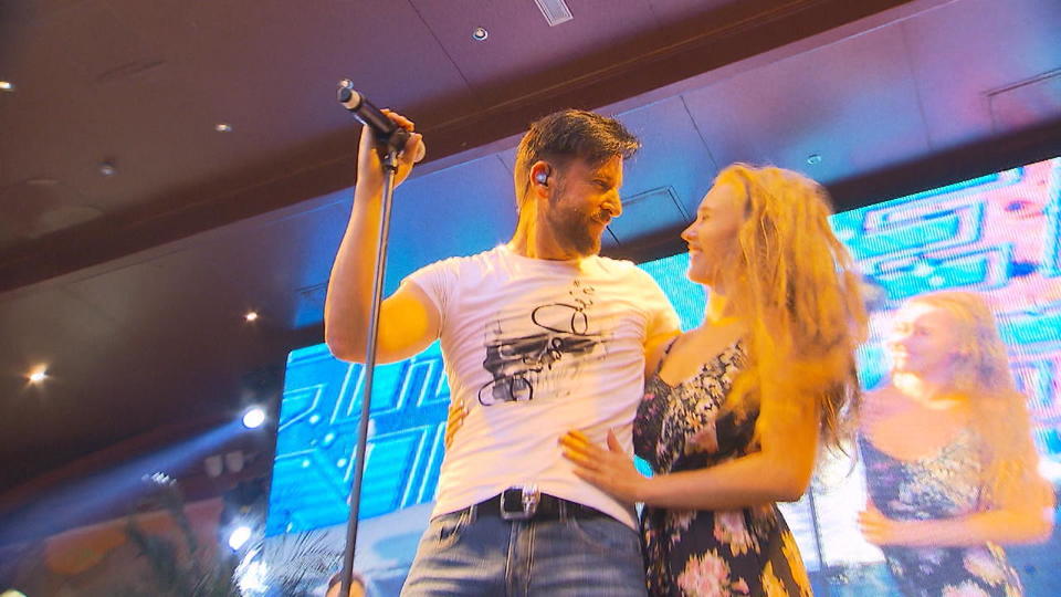 Fans wollen die Schülerin sehen Wendler holt Laura auf die Bühne