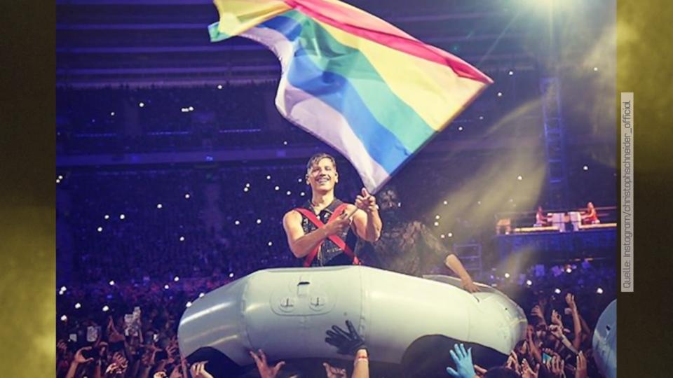 Rammsteins Antwort auf Homophobie Rammstein: Ein Männer-Kuss auf der Bühne