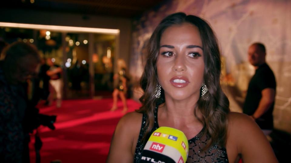 Brust-OP? Sarah Lombardi reagiert auf Hängebrust-Hass