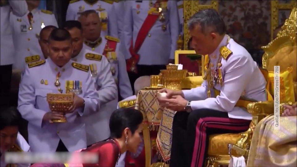 Zeremonie Thai-König ernennt sein Geliebte zur Ersatzfrau