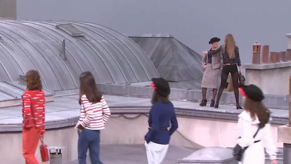 Fake-Model crasht Chanel-Catwalk