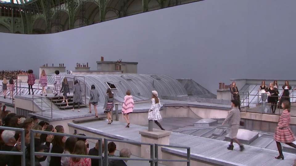Pannen bei der Pariser Fashion Week Die lustigsten Fashion Week Fails