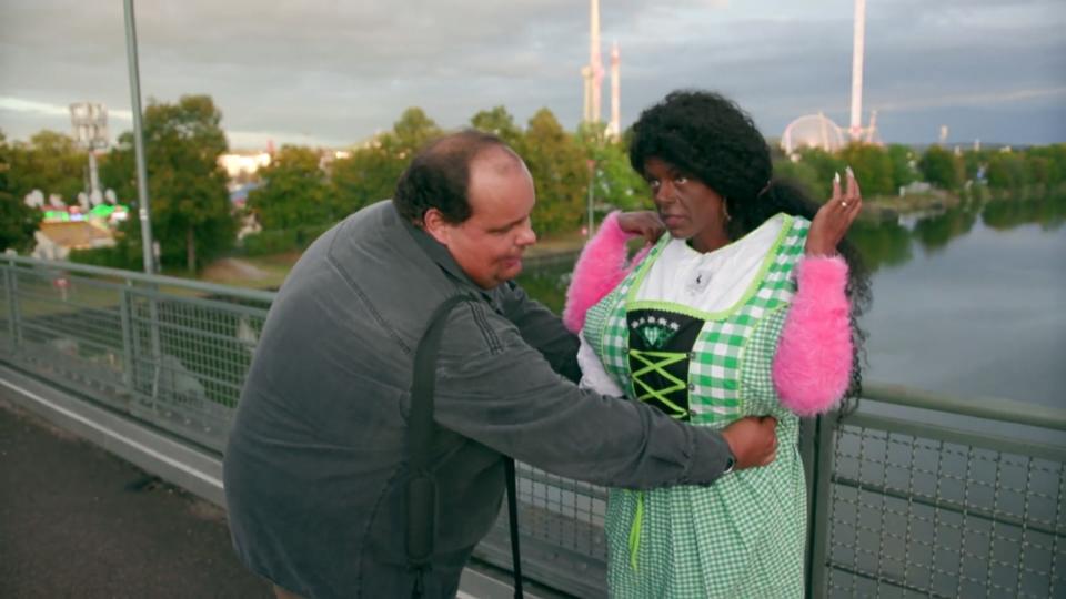 Überraschung zum Hochzeitstag Martina Big und Michael auf dem Volksfest