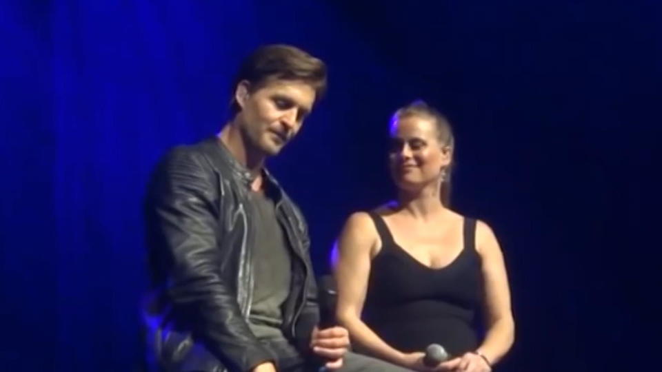 So süß Alexander Klaws singt Duett mit schwangeren Freundin