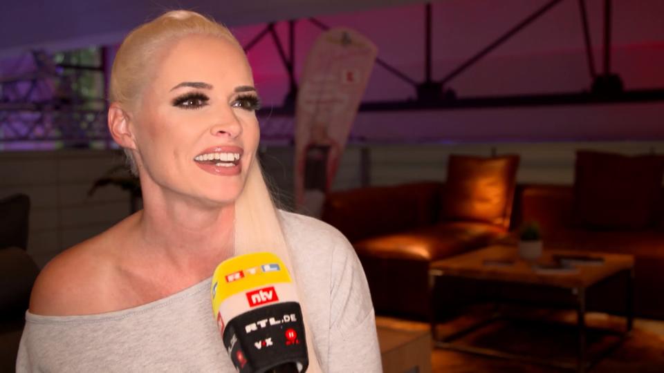 Da muss Lucas durch! Daniela Katzenberger trägt gern den Schlabberlook