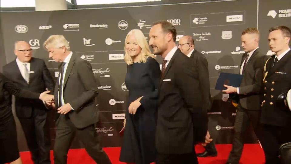 Deutschlandbesuch mit Kronprinz Haakon Mette-Marit: Trotz Krankheit auf royaler Tour