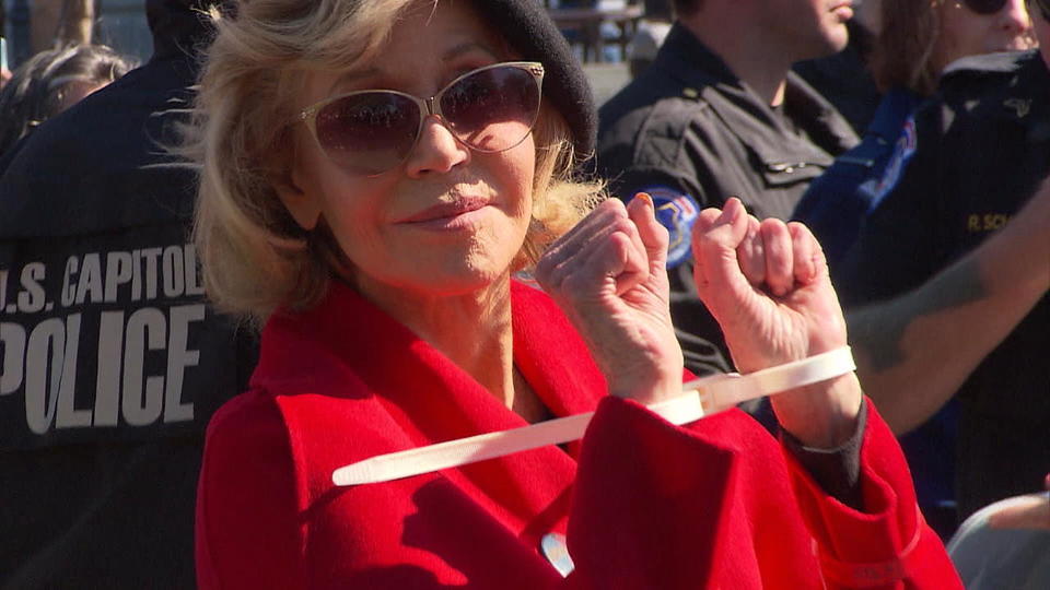 Hier lässt sie sich verhaften Jane Fonda unterstützt Friday's for Future