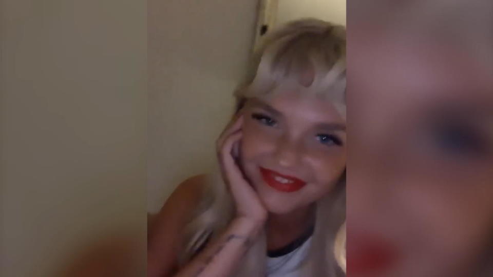 "Als ob ich ein Teenager wäre" Bonnie Strange hat Zoff mit ihren Eltern