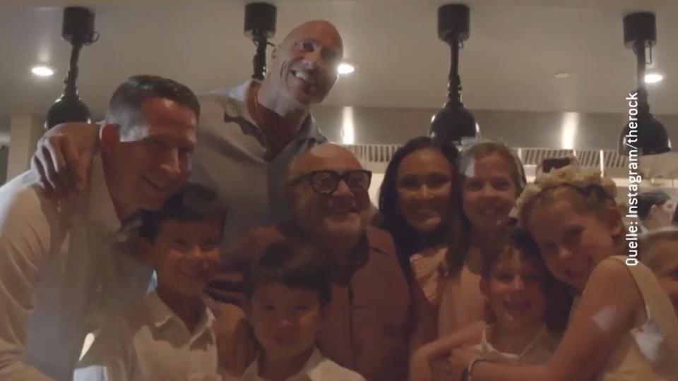 Coole Aktion DeVito und The Rock als Hochzeitscrasher