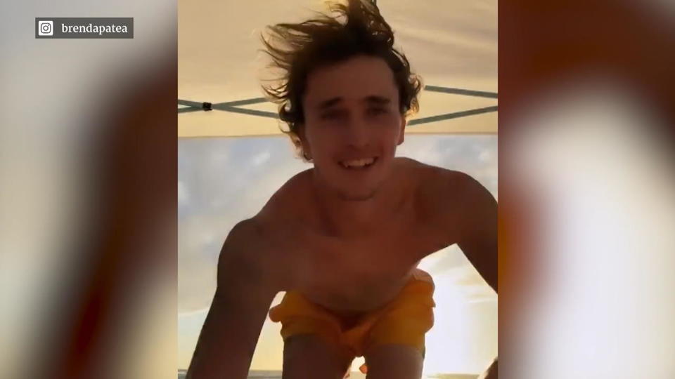 Liebesurlaub in Mexiko So süß turteln Alex und Brenda am Strand