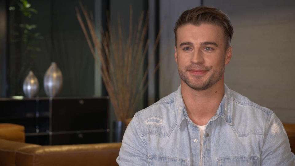Harte Worte gegen die Ex-„Bachelorette“ Alex Hindersmann stichelt gegen Nadine Klein