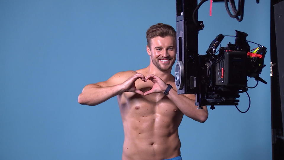 Rosen verteilen, das kann er Alexander Hindersmann - der nächste Bachelor?