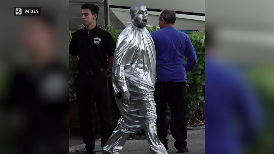 Für seine Oper "Mary" Kanye und sein Silber-Look