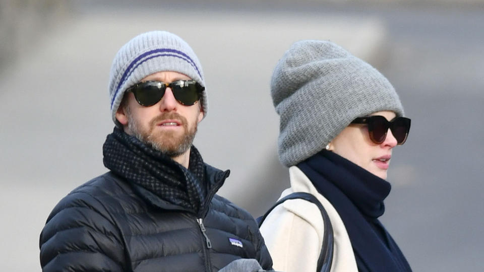 Sie ist wieder Mama geworden Anne Hathaway: Erstes Familienfoto zu viert