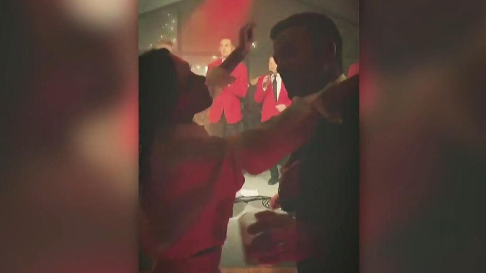 Guy Ritchie & Co. lassen's krachen So wild war die Taufe der Beckham-Kinder