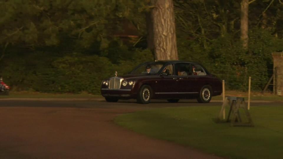 Ernste Miene kurz vor Megxit-Gipfel Die Queen in Sandringham gesichtet