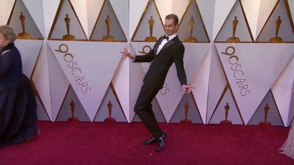 Verrückte Posen, Fashion-Fails etc. Die kuriosesten Oscars-Auftritte ever