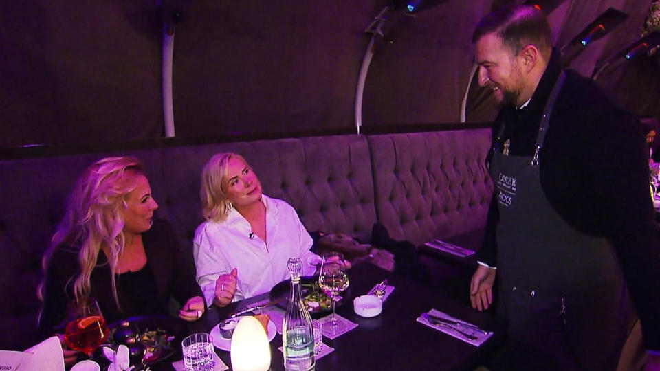 Mega sexy aber ziemlich schüchtern Claudia Norberg auf Männersuche im Kölner Nachtleben