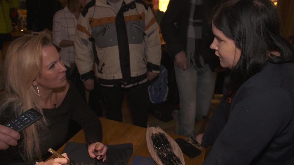 Das ist aber gar nicht nett Claudia Norberg: Peinliche Fan-Begrüßung