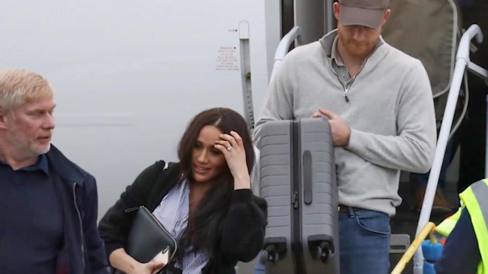 Gemeinsam in Kanada gelandet Meghan und Harry tragen ihre Koffer jetzt selbst