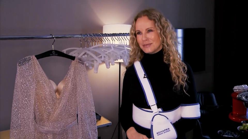 Katja Burkard hat gebrochene Schulter Verletzt zum Wiener Opernball?