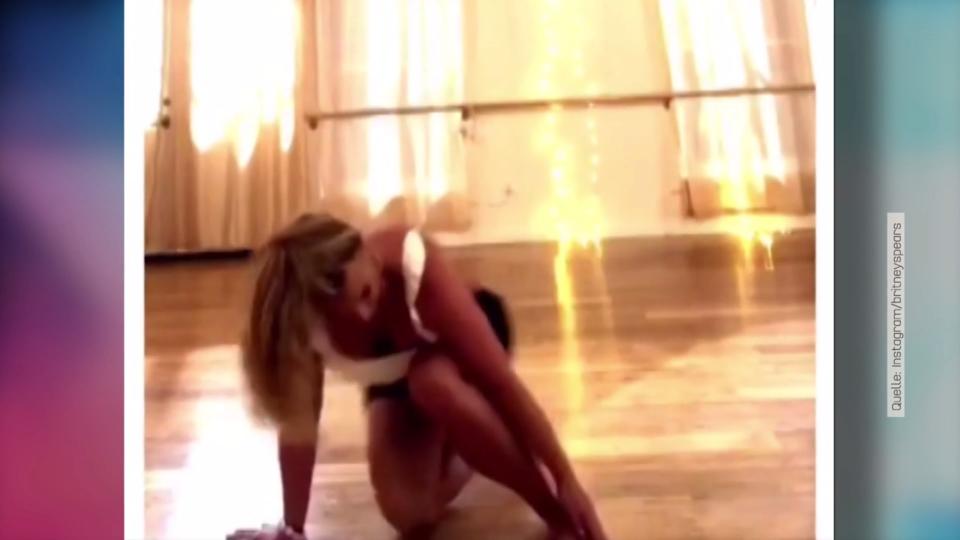 Autsch! Das tut weh Hier hört man, wie sich Britney Spears den Fuß bricht