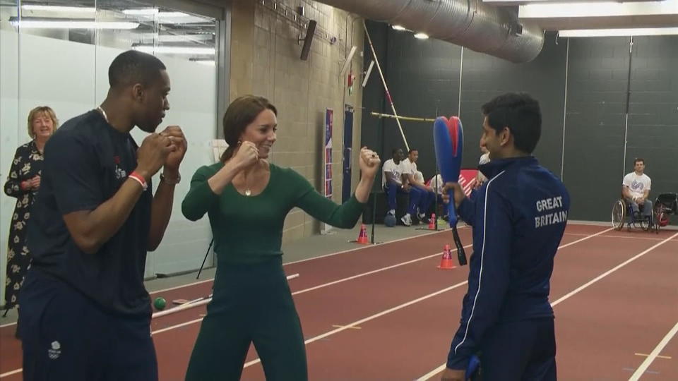 Bei einem Sport-Event in London Herzogin Kate startet sportlich durch