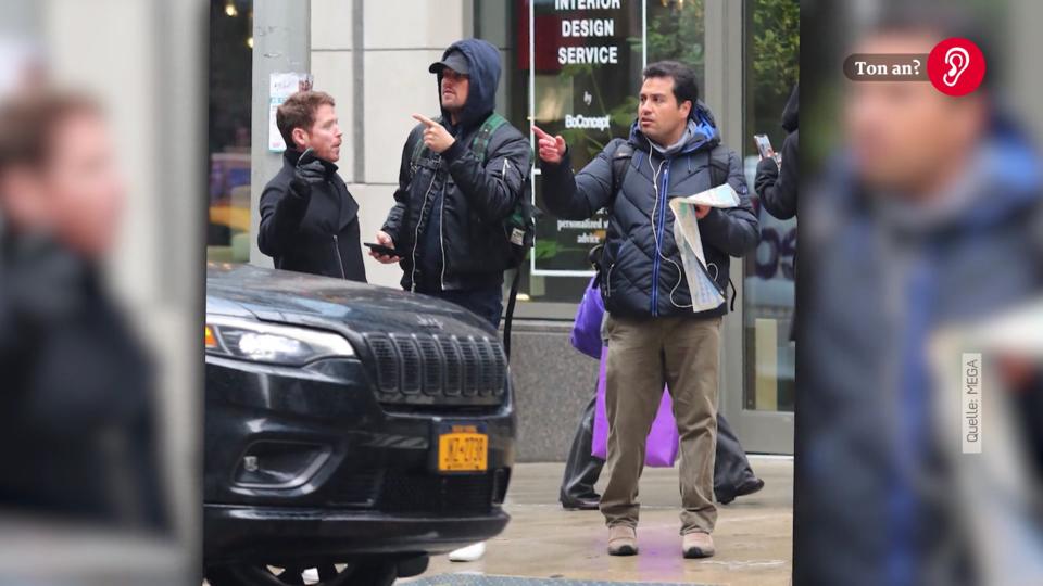 Leonardo DiCaprio weist den Weg Touri hat keine Ahnung, dass ein Superstar vor ihm steht