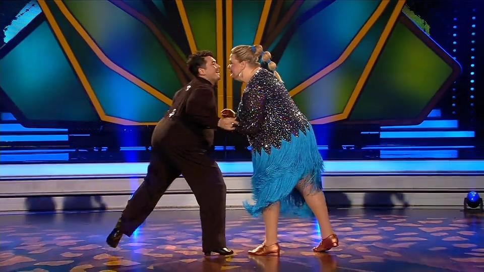 Tanzpremiere im Fatsuit! "Schwerich" Klann & Ilka Bessin tanzen Cha Cha Cha