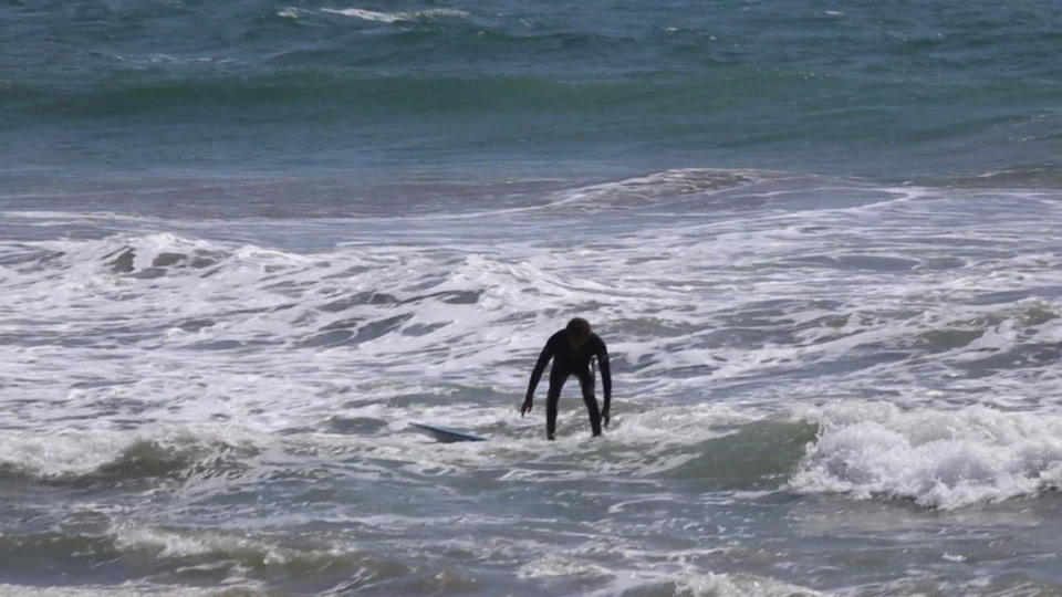 Corona-Krise Trotz Strandverbot: Jaden Smith geht surfen