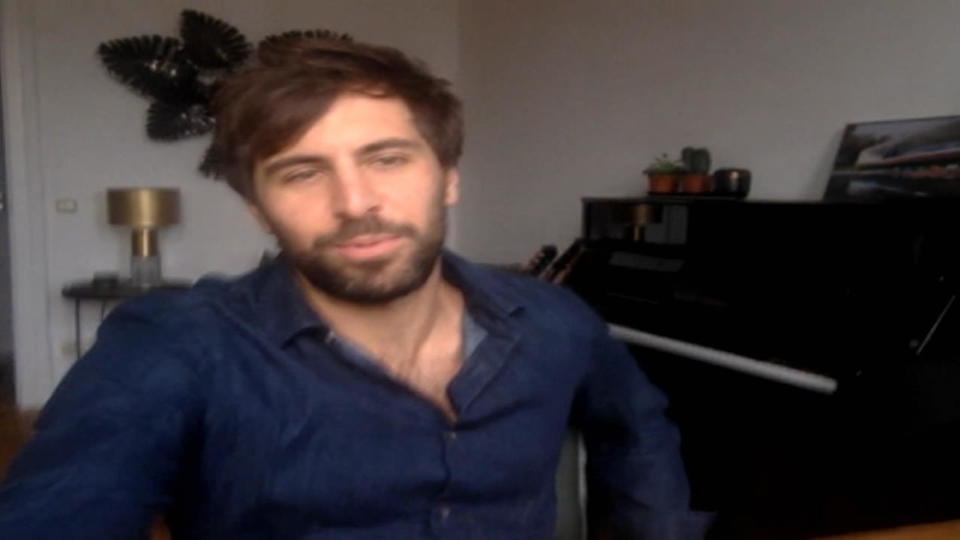 So wohnt der Sänger Max Giesinger zeigt seine Wohnung