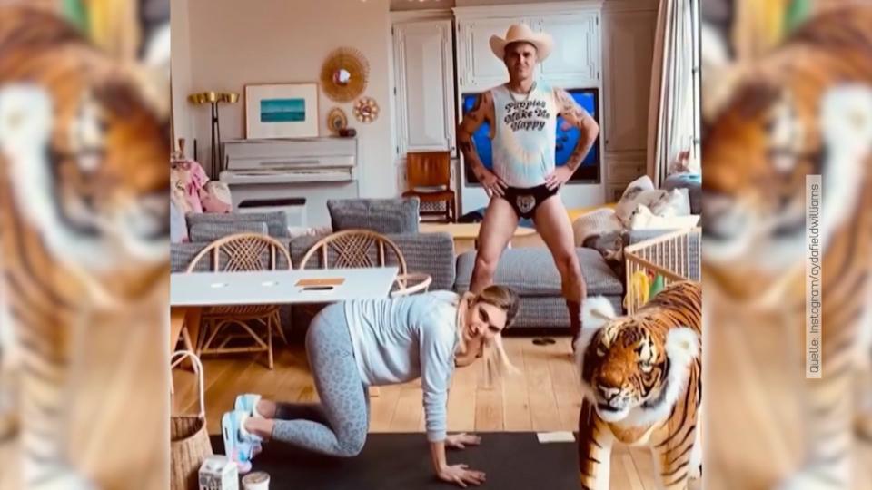Corona-Quarantäne mit Ehefrau Ayda Robbies heißer Tanz im Tiger-Slip