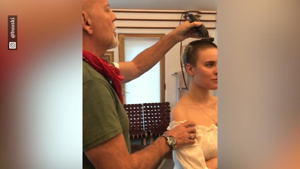 Haare ab statt Langhaarschnitt Bruce Willis rasiert Tochter Tallulah eine Glatze