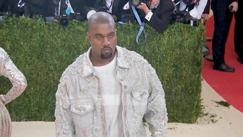 Kanye West streitet sich mit "Forbes" Kanye West ist Milliardärs-Titel nicht genug